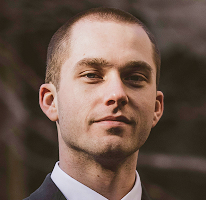 Thomas Whitfield, trading analyst and crypto market expert, portrait